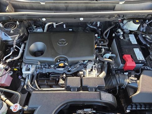 Used 2021 Toyota RAV4 XLE FWD image 10