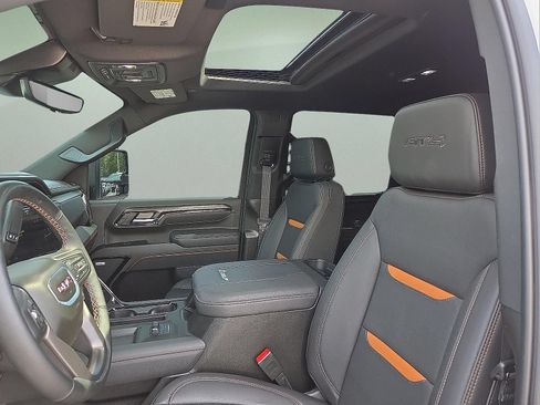 Used 2025 GMC Sierra 2500 AT4 w/ AT4 Premium Plus Package AWD/4WD image 10