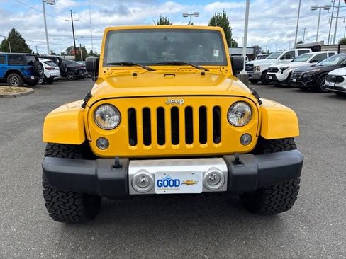 Used 2015 Jeep Wrangler Unlimited Sahara w/ Max Tow Package AWD/4WD image 8