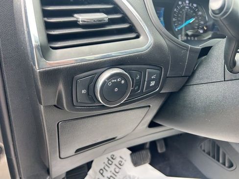 Used 2022 Ford Edge Titanium w/ Class II Trailer Tow Package image 9