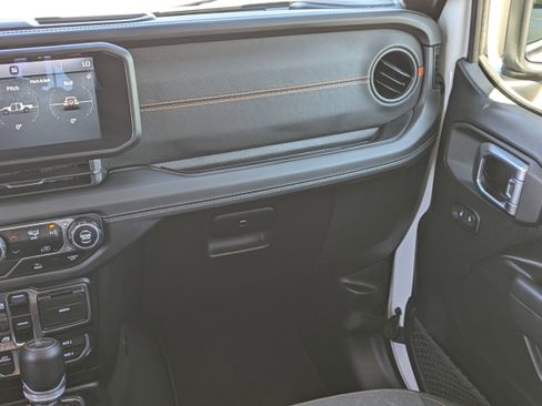 Used 2025 Jeep Gladiator Mojave image 17