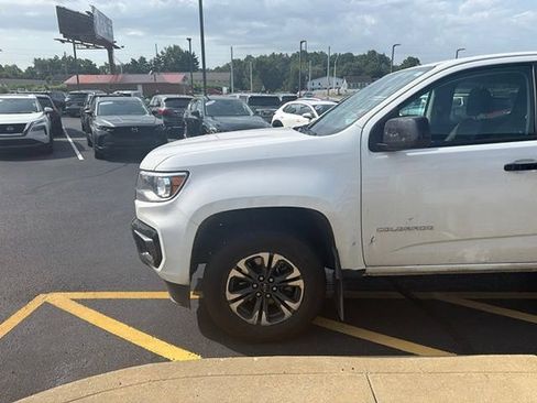 Used 2022 Chevrolet Colorado Z71 AWD/4WD image 8
