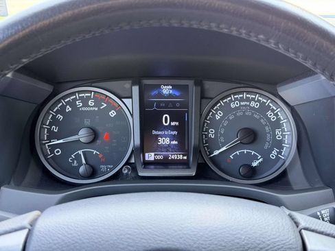 Certified 2023 Toyota Tacoma TRD Off-Road w/ Technology Package AWD/4WD image 9
