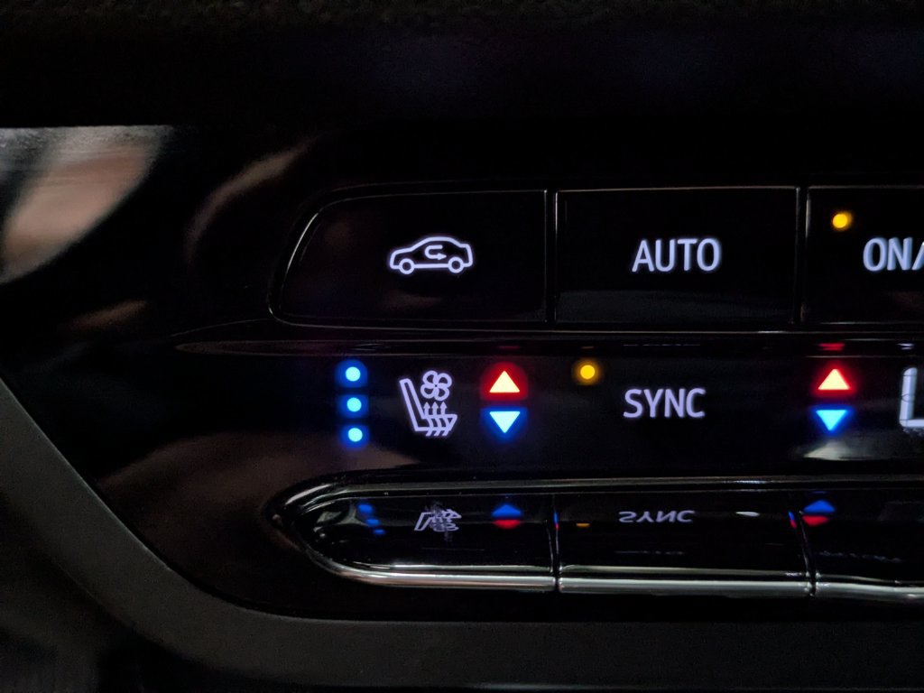 Used 2023 Buick Envision Avenir AWD/4WD image 12