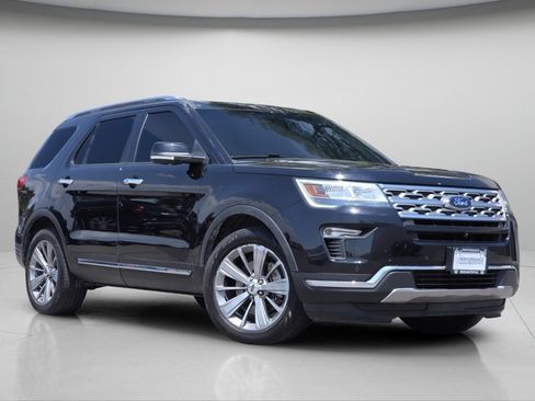 Used 2018 Ford Explorer Limited AWD/4WD image 2