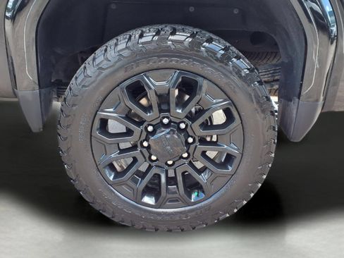 Used 2024 GMC Sierra 2500 AT4 w/ AT4 Premium Plus Package AWD/4WD image 9