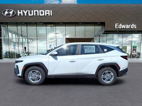 New 2026 Hyundai Tucson SE image 3