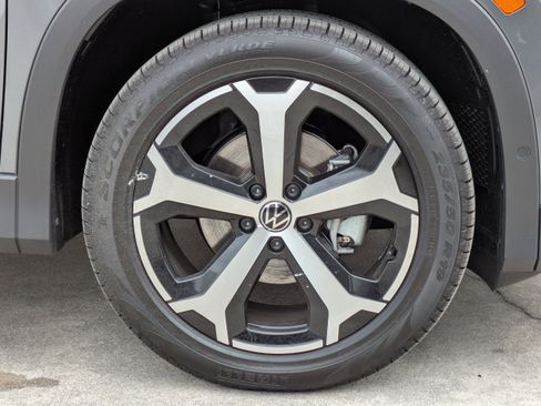 New 2026 Volkswagen Tiguan SE image 11