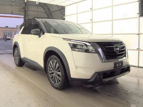Used 2024 Nissan Pathfinder SL w/ SL Premium Package AWD/4WD image 2