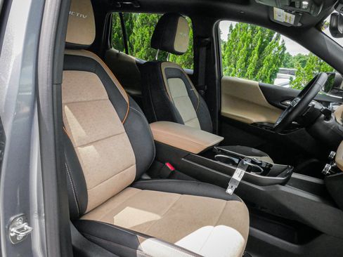 Used 2026 Chevrolet Equinox ACTIV w/ Convenience Package III FWD image 33
