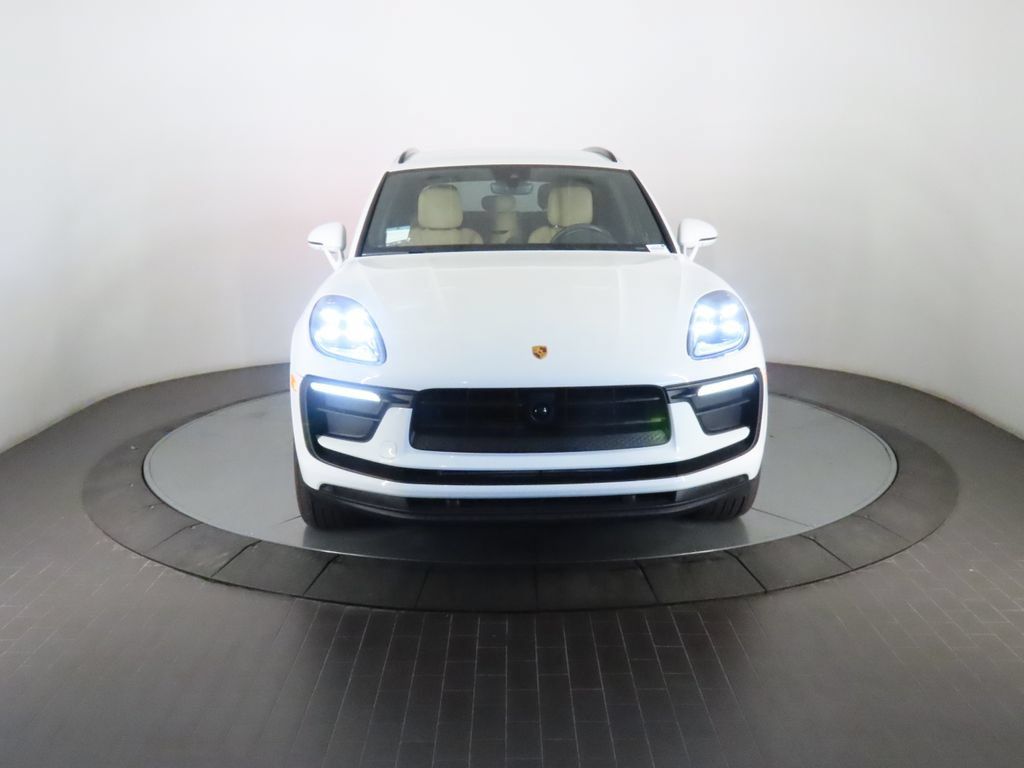 Certified 2026 Porsche Macan AWD/4WD image 10