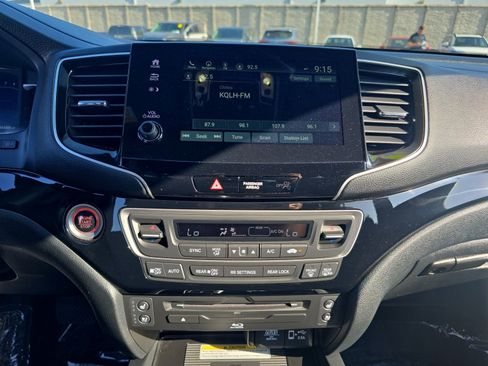 Used 2022 Honda Pilot Black Edition image 16