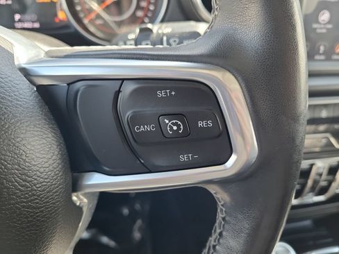 Used 2018 Jeep Wrangler Unlimited Sahara w/ Uconnect 4C Nav & Sound Group AWD/4WD image 24