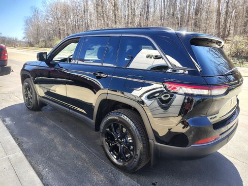 New 2026 Jeep Grand Cherokee Altitude AWD/4WD image 7