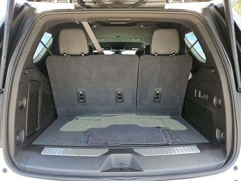 Certified 2024 Chevrolet Tahoe Z71 w/ Luxury Package image 24