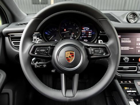 Certified 2026 Porsche Macan image 13