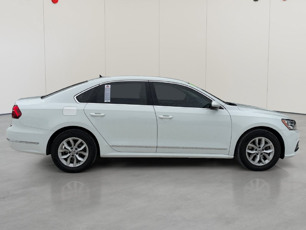 Used 2017 Volkswagen Passat 1.8T S FWD image 6