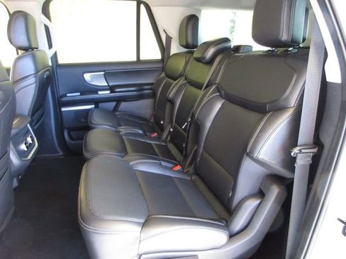 Certified 2025 Ford Expedition Max Platinum image 23