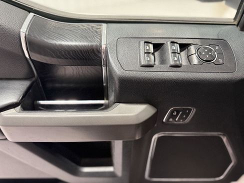 Used 2019 Ford F150 Platinum w/ Equipment Group 701A Luxury image 12