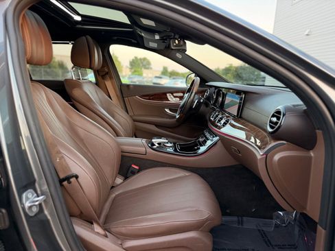 Used 2017 Mercedes-Benz E 400 4MATIC Wagon image 32