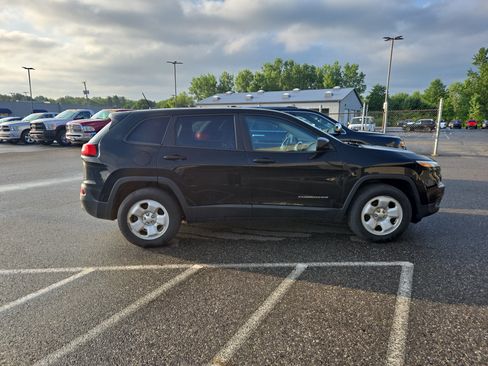Used 2017 Jeep Cherokee Sport AWD/4WD image 4