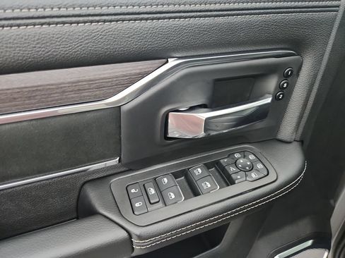 New 2026 RAM 2500 Laramie AWD/4WD image 12