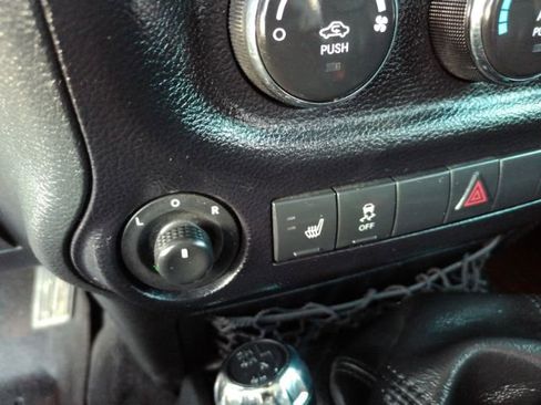 Used 2016 Jeep Wrangler Rubicon w/ Power Convenience Group image 28