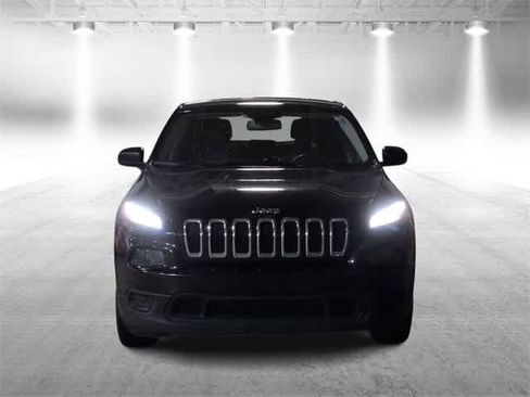 Used 2018 Jeep Cherokee Sport w/ Cold Weather Group image 3