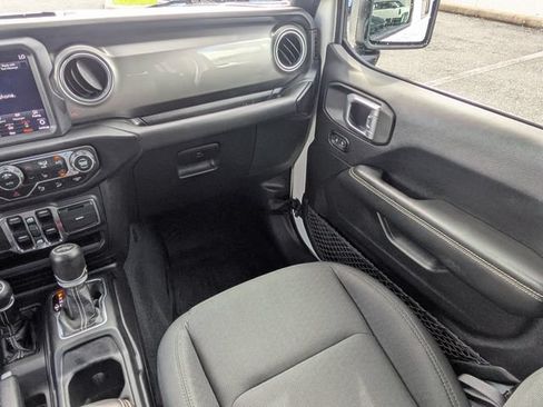 Used 2020 Jeep Wrangler Unlimited Sahara AWD/4WD image 17