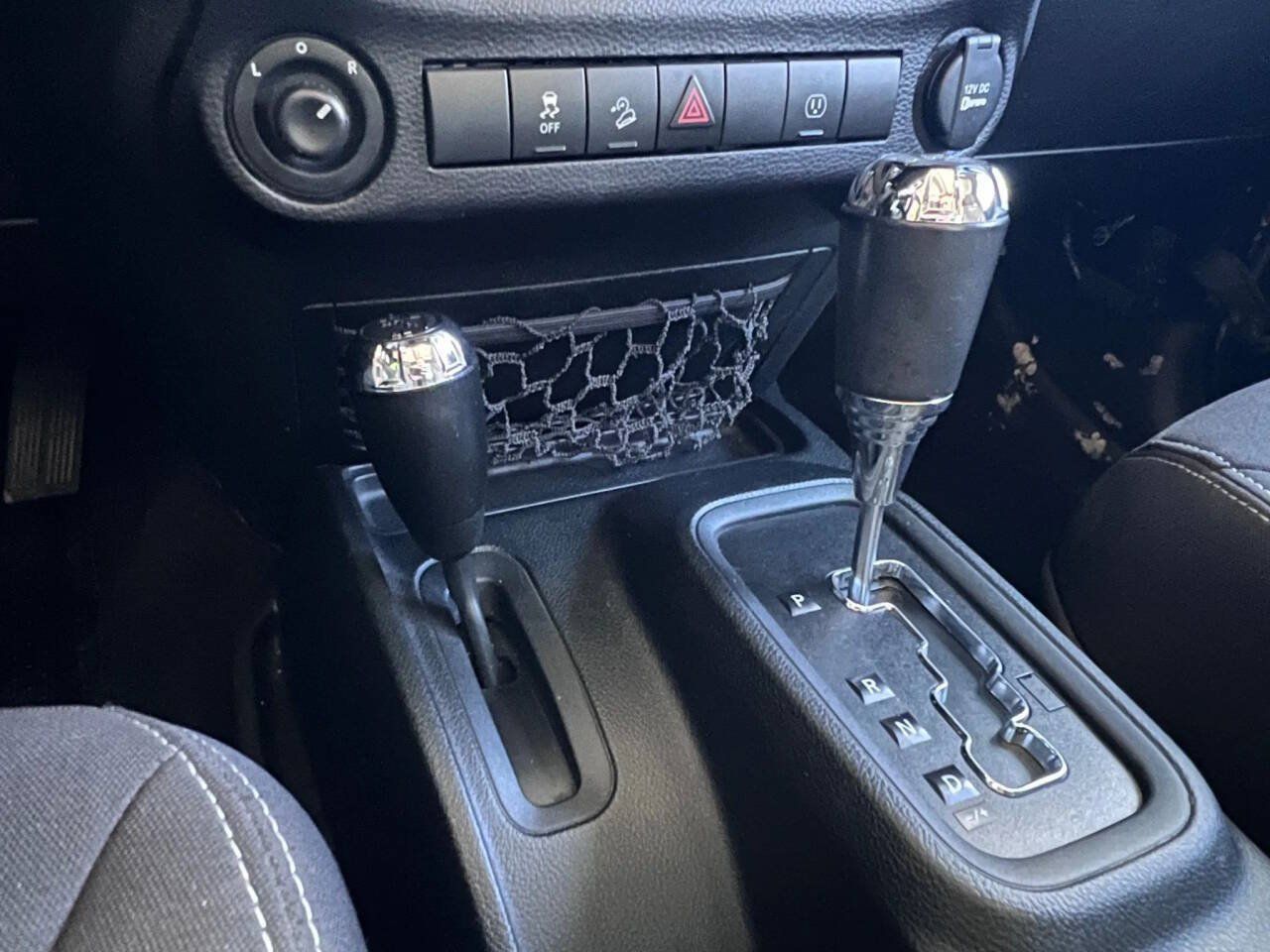 Used 2017 Jeep Wrangler Unlimited Sahara AWD/4WD image 23