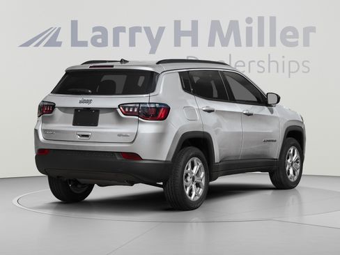 Used 2025 Jeep Compass Limited AWD/4WD image 4