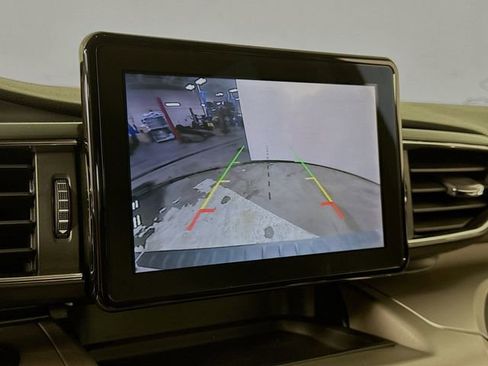 Used 2022 Ford Explorer XLT w/ Equipment Group 202A image 14