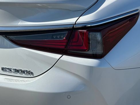 Certified 2023 Lexus ES 300h w/ Premium Package FWD image 25