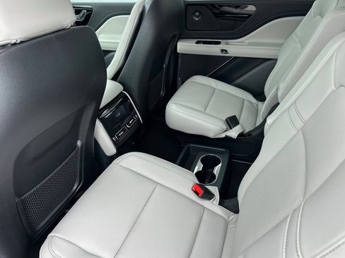 New 2026 Lincoln Aviator 2WD image 11