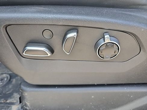 Used 2025 GMC Yukon AT4 Ultimate image 12