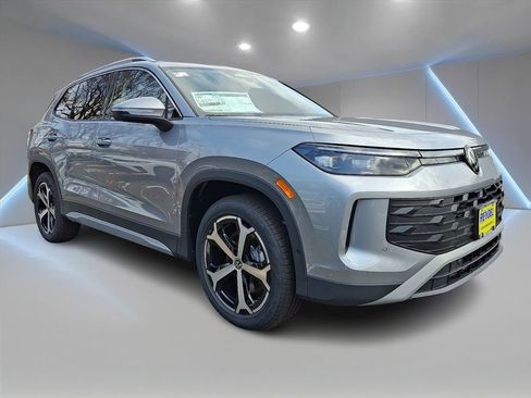 New 2026 Volkswagen Tiguan SE image 2