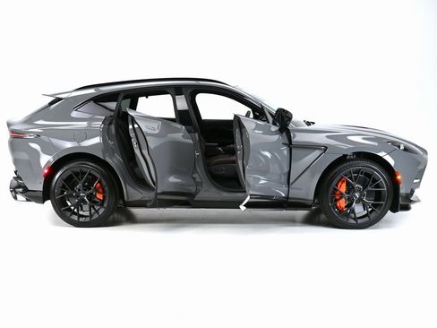 Used 2025 Aston Martin DBX 707 image 8