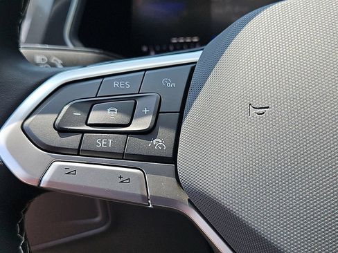 Certified 2024 Volkswagen Tiguan SE AWD/4WD image 23