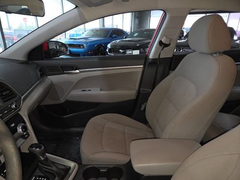 Used 2019 Hyundai Elantra SE FWD image 16