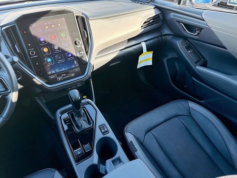 Certified 2025 Subaru Crosstrek 2.5i Limited w/ Crosstrek Mirror Package image 32