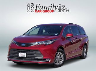 Used 2022 Toyota Sienna XLE video 1