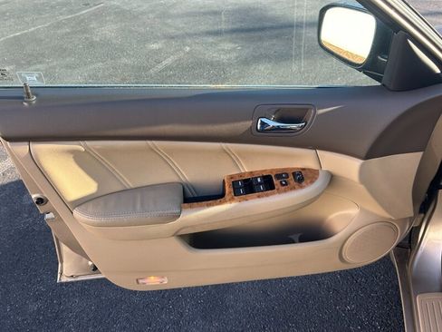 Used 2005 Honda Accord EX image 10