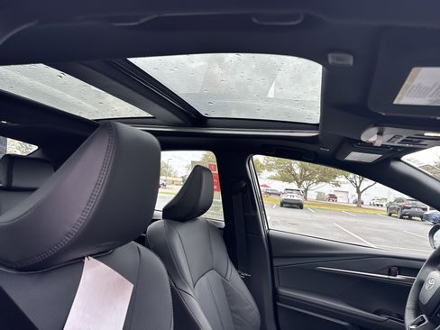 New 2025 Toyota Camry Hybrid image 36