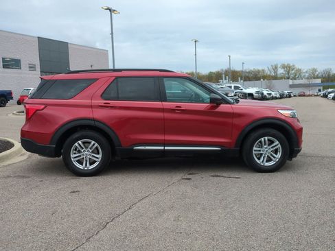 Used 2023 Ford Explorer XLT AWD/4WD image 9
