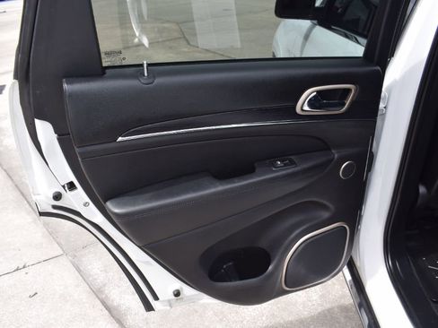 Used 2015 Jeep Grand Cherokee Summit AWD/4WD image 11