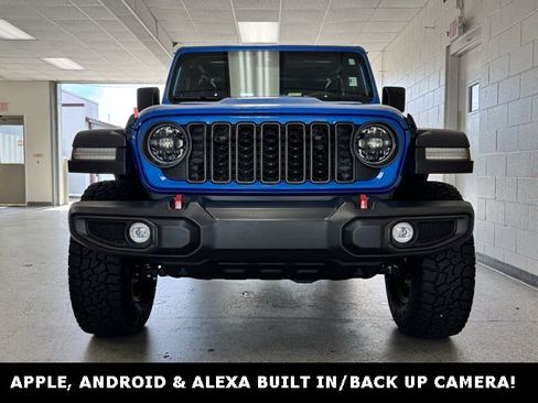 Used 2024 Jeep Gladiator Rubicon image 2