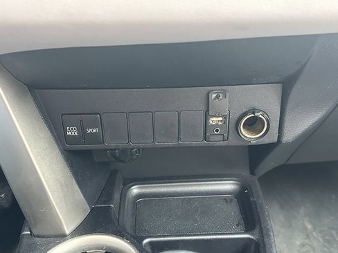 Used 2015 Toyota RAV4 XLE image 27