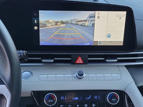 Certified 2025 Hyundai Elantra Limited image 12