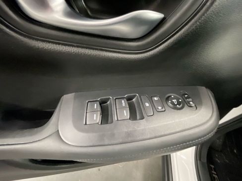 Used 2025 Honda HR-V LX image 21