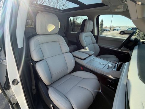New 2026 Lincoln Navigator Reserve AWD/4WD image 12